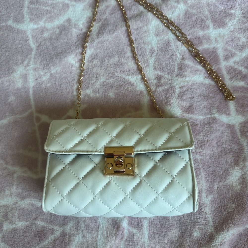 Elegant White Quilted Chain Bag